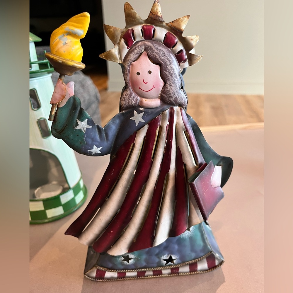 Patriotic Statue and Lighthouse Metal Tealight Holders - Picture 13 of 16